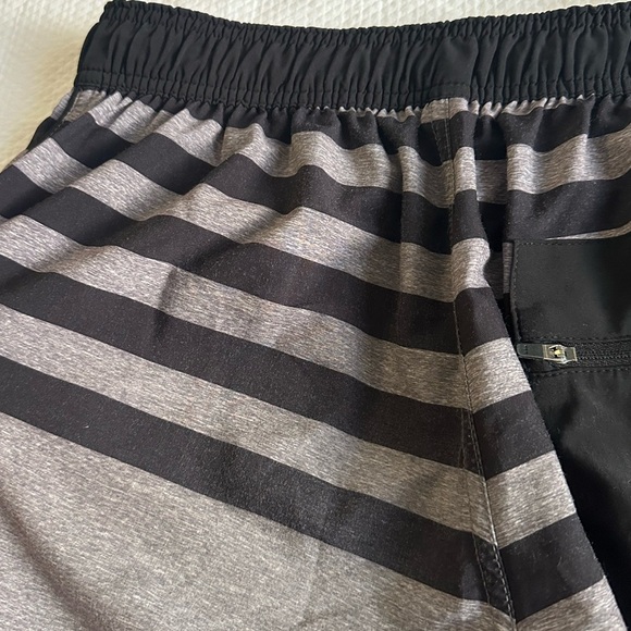 Vuori Trail Runner Short 7” - SMALL - Picture 5 of 7